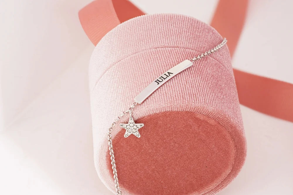 Krótki grawer dla męża – 18 inspirujących tekstów na każdą okazję