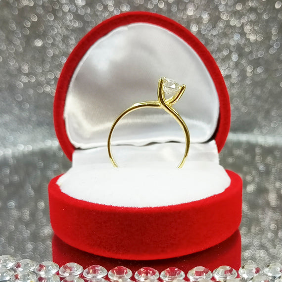 Złoty pierścionek z przeplotem i cyrkonią