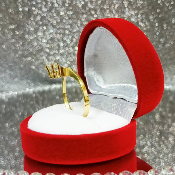 Unikalny złoty pierścionek korona z kamieniem