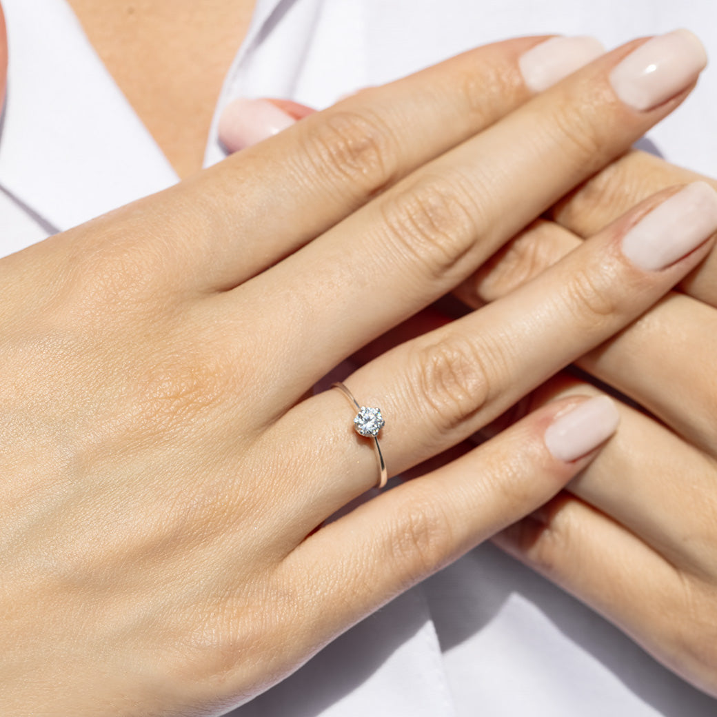 Pierścionek z cyrkonią 4mm