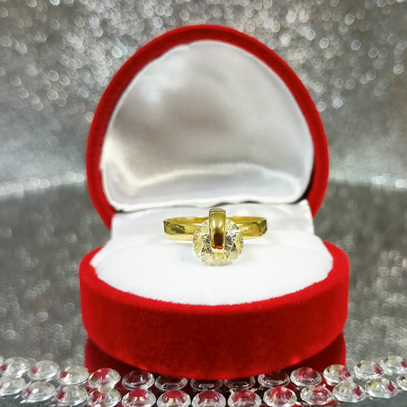 Złoty pierścionek zaręczynowy diamencik