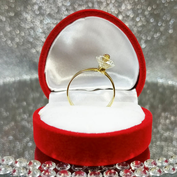 Złoty pierścionek zaręczynowy diamencik