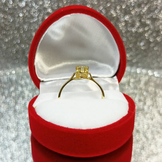 Klasyczny pierścionek zaręczynowy