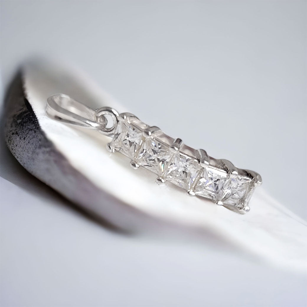 Wisiorek prostokątny z cyrkoniami