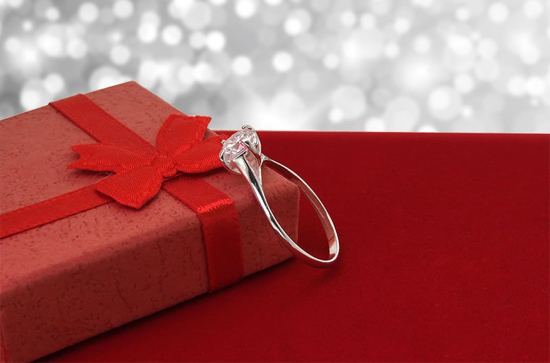 Pierścionek z cyrkonią 6mm