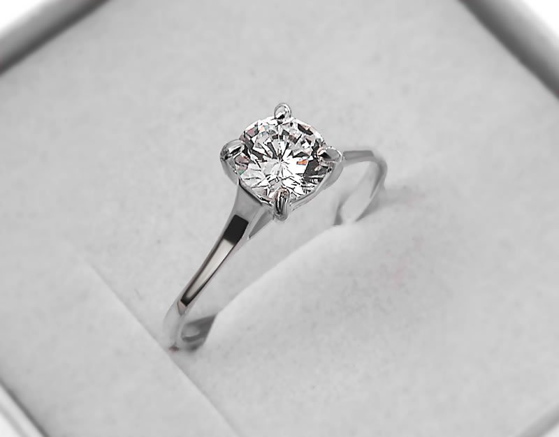 Pierścionek z cyrkonią 6mm