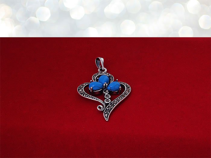 Wisiorek z markazytami i turkusami