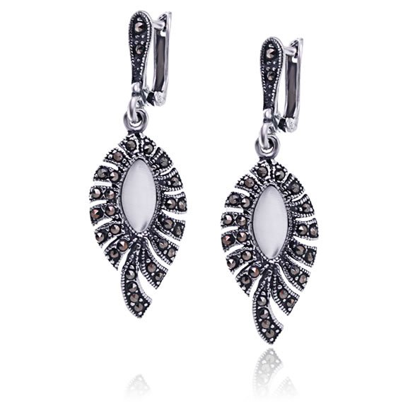 Kolczyki wiszące z markazytami i opalem