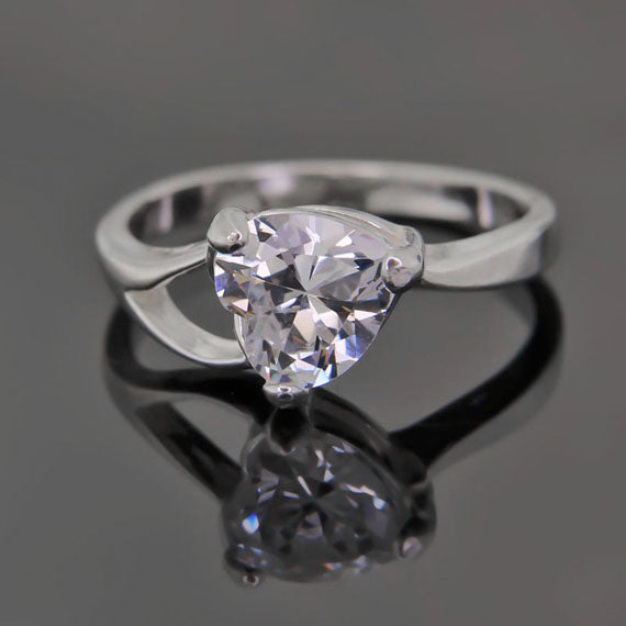 Pierścionek z sercową cyrkonią