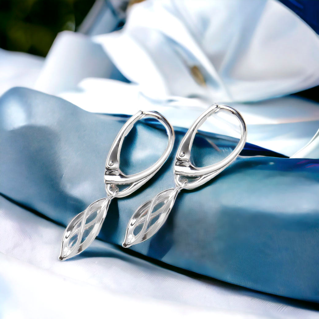 Kolczyki spirale na zamku angielskim