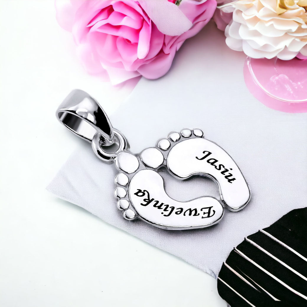 Wisiorek stópki z grawerem