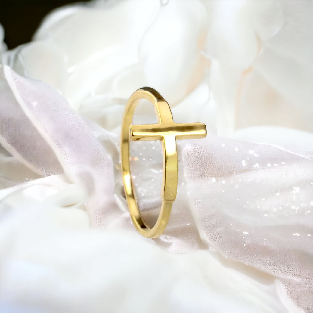 Pierścionek z krzyżem złocony
