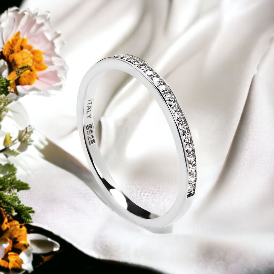 Wąska obrączka z cyrkoniami