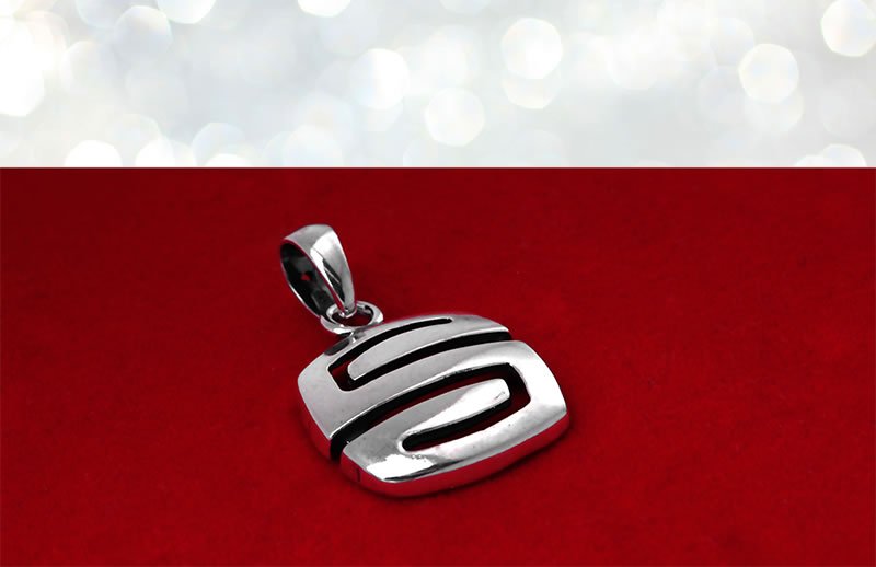 Wisiorek geometryczny