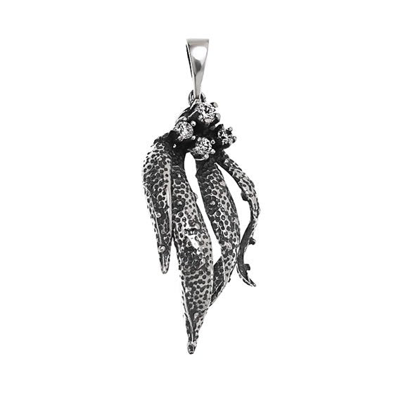 Zdobiony wisiorek z cyrkoniami