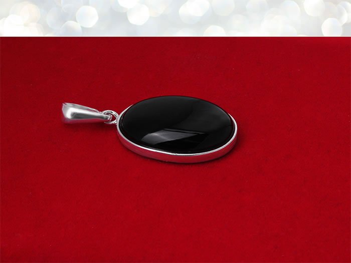 Wisiorek z onyksem 25x17