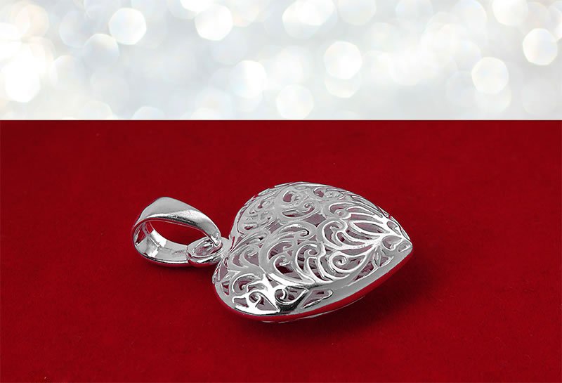 Ażurowy wisiorek serce