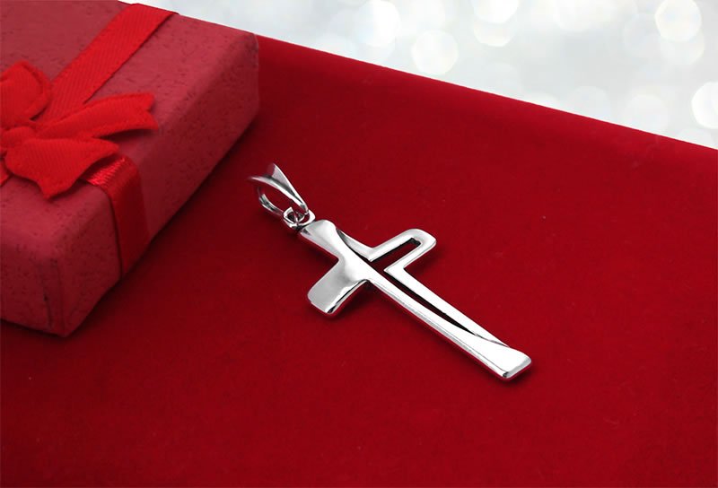 Krzyż z ażurowym motywem