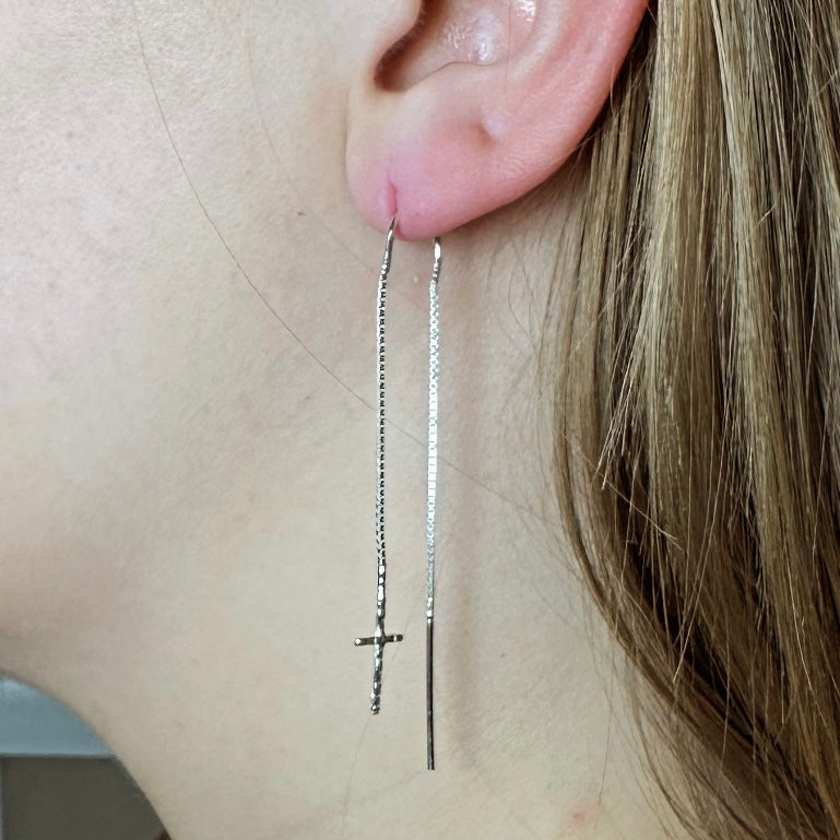Przekładane kolczyki z krzyżykiem