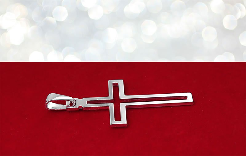 Srebrny krzyżyk ażurowy