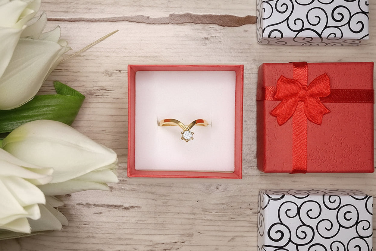 Pierścionek korona/łezka z białym kamieniem