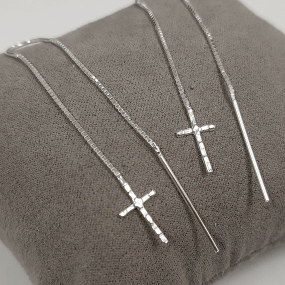 Przekładane kolczyki z krzyżykiem