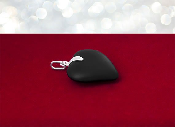 Wisiorek serce - czarny matowy mały