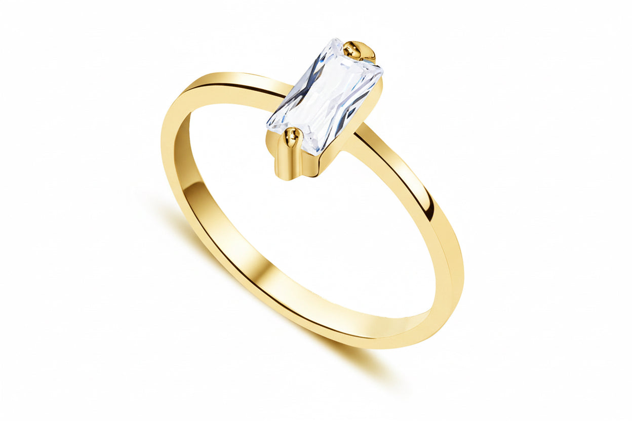 Pierścionek z prostokątną cyrkonią