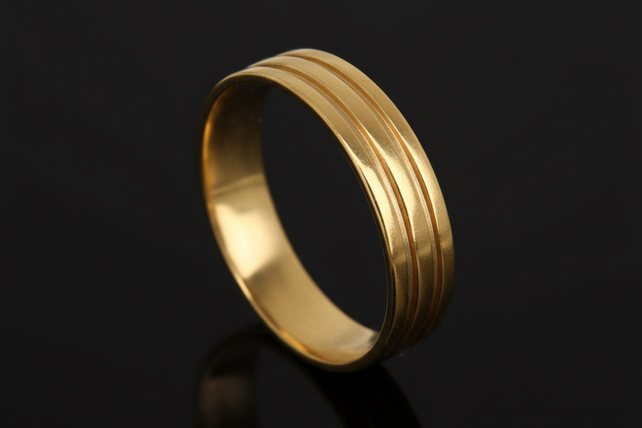 Obrączka z czarnymi paskami