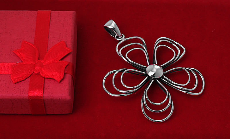 Wisior ażurowy duży kwiat