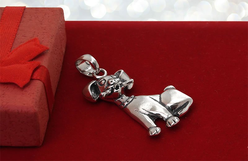 Wisior piesek z kością