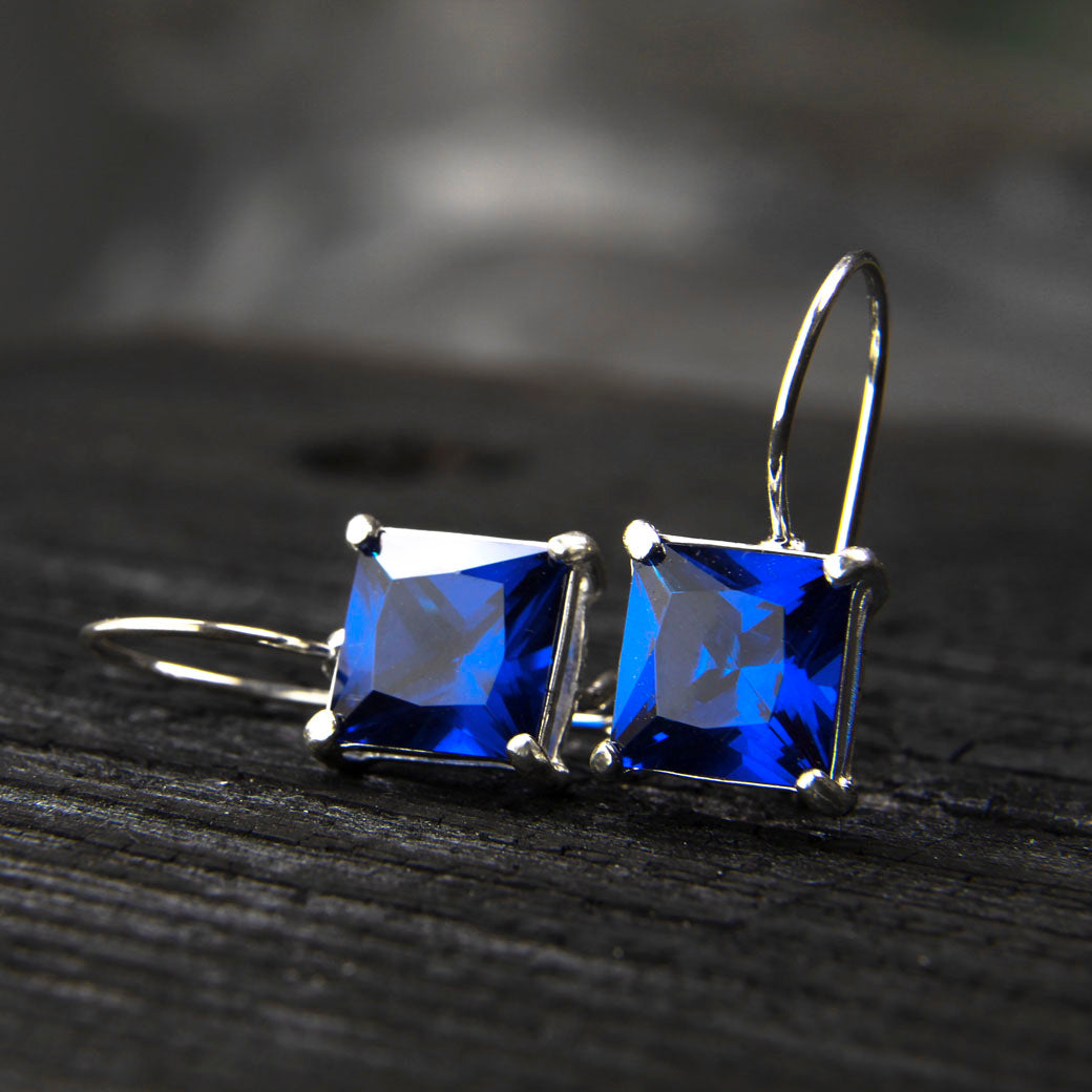 Kolczyki z szafirową cyrkonią 10x10 mm