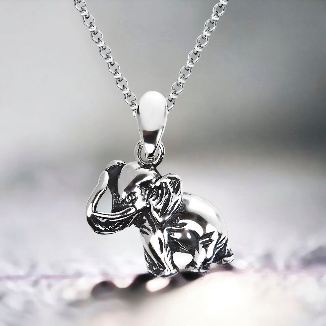 Wisiorek słoń z trąbą do góry