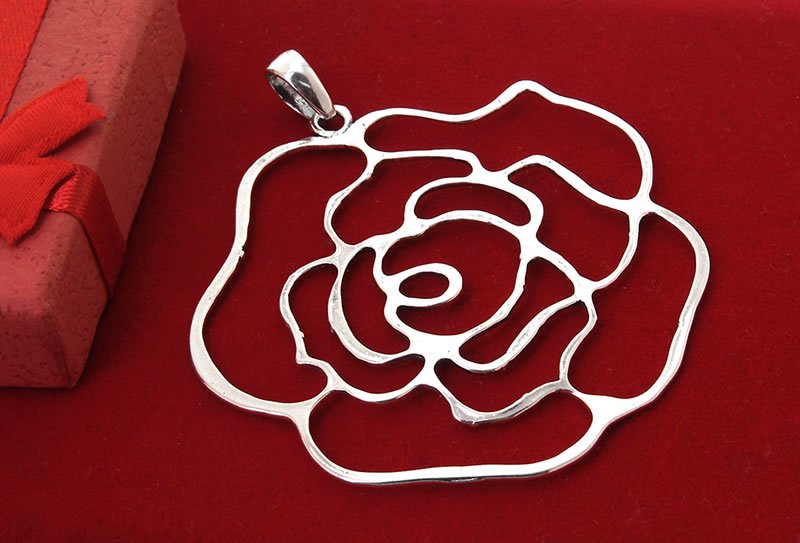 Duży wisior ażurowa róża