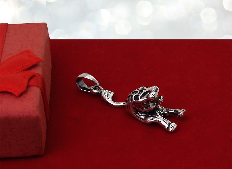 Wisior w zwierzęcym motywie