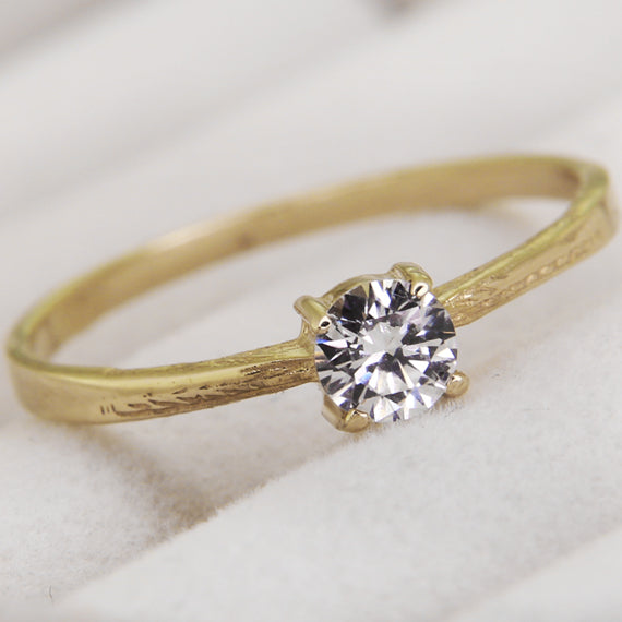 Pierścionek zaręczynowy złoto 333 cyrkonia 4mm