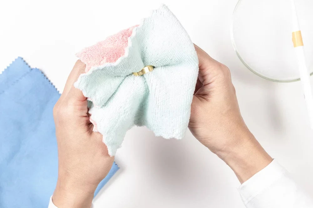 Jak wyczyścić złoto? Poznaj sprawdzone sposoby!