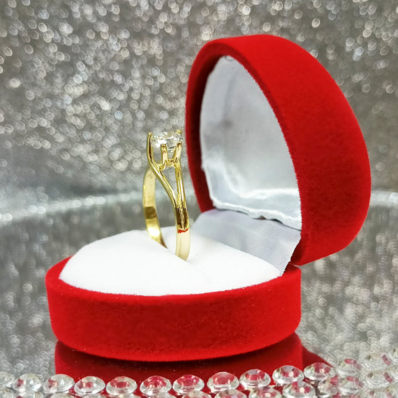 Złoty pierścionek z przeplotem i cyrkonią