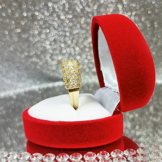 Szeroki złoty pierścionek z białymi cyrkoniami