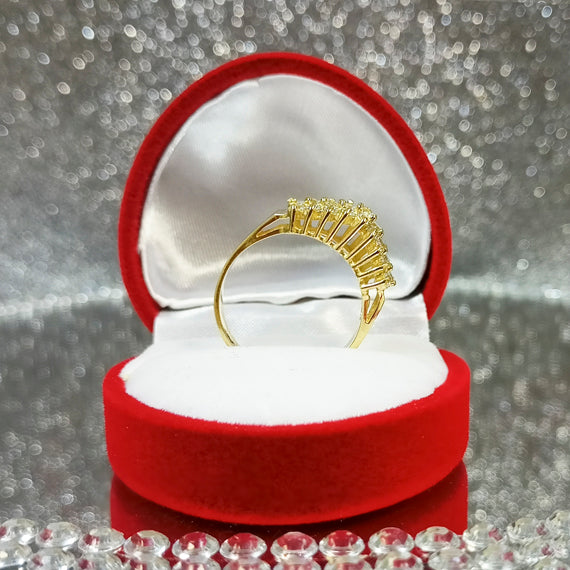 Szeroki złoty pierścionek z białymi cyrkoniami