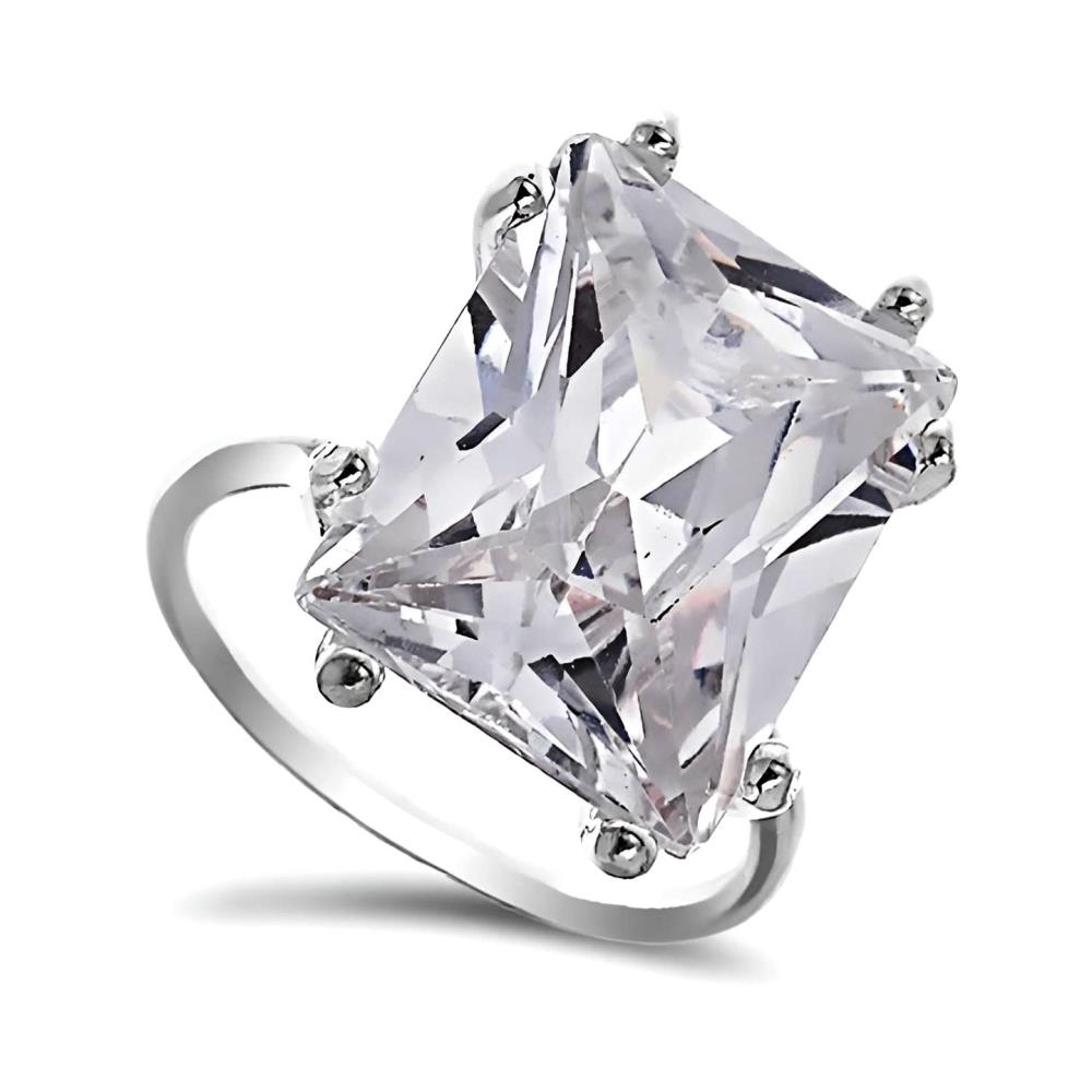 Pierścionek z dużą prostokątną cyrkonią