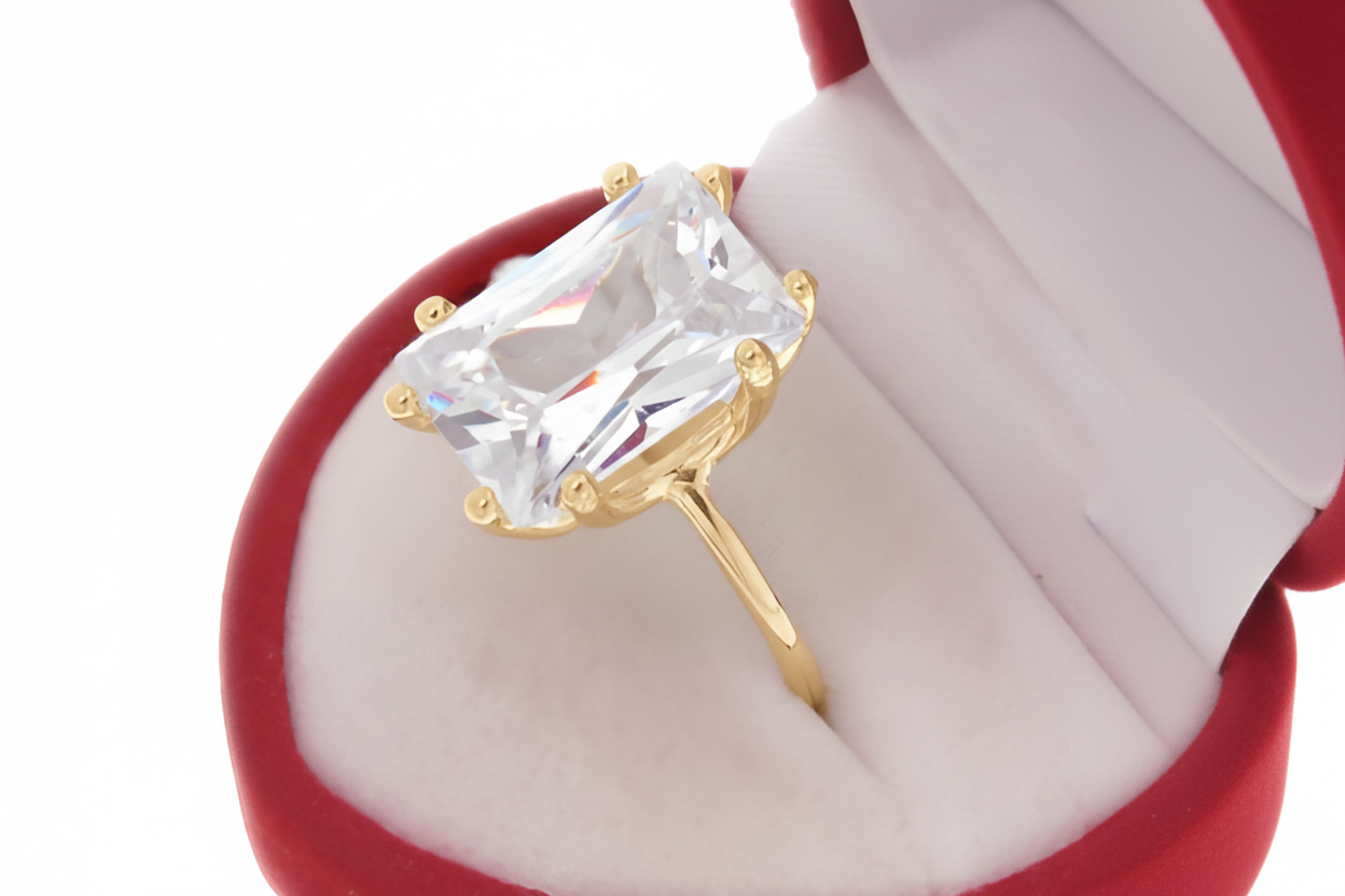 Pierścionek z dużą prostokątną cyrkonią srebro pozłacane