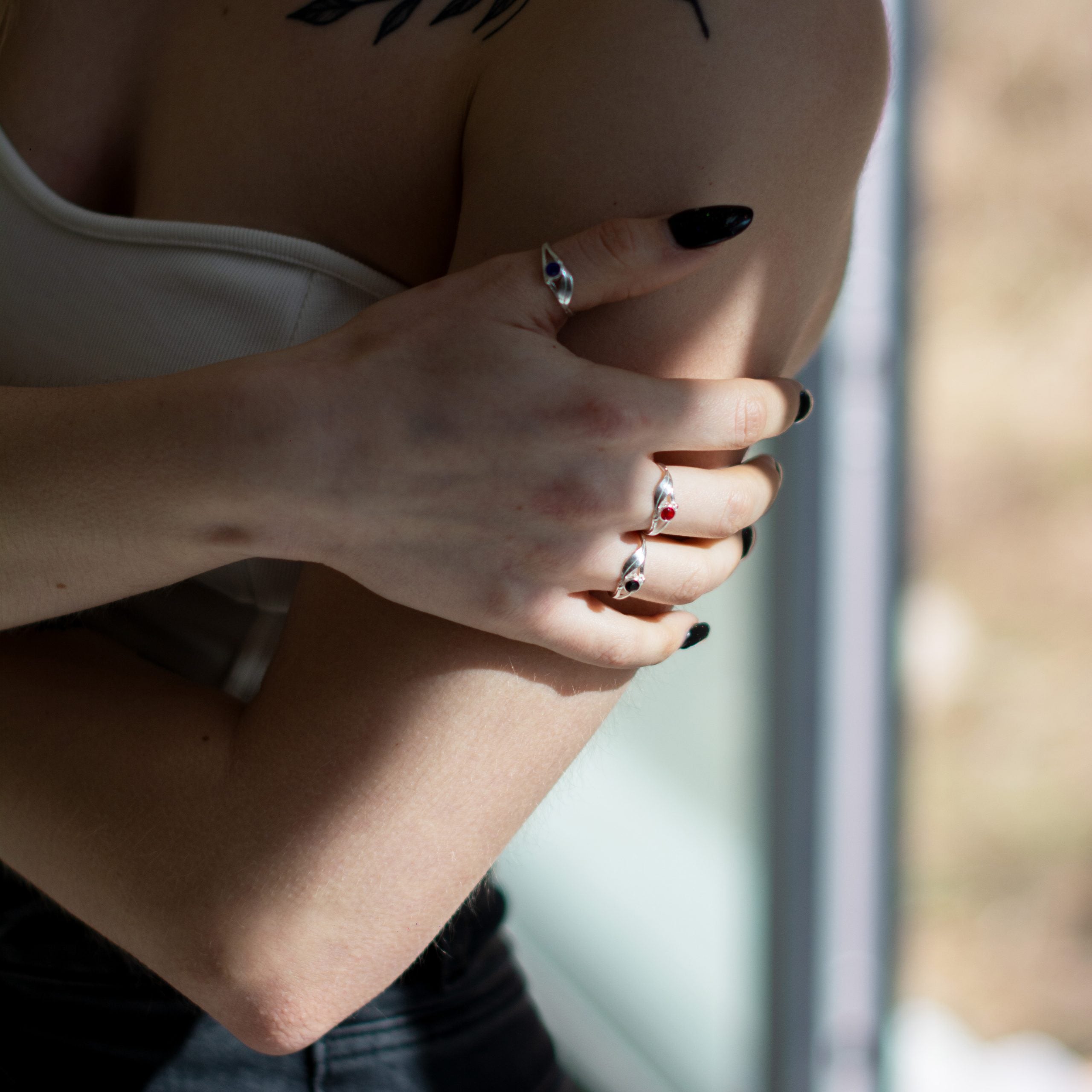 Pierścionek liść z kamieniem Blue Sapphire