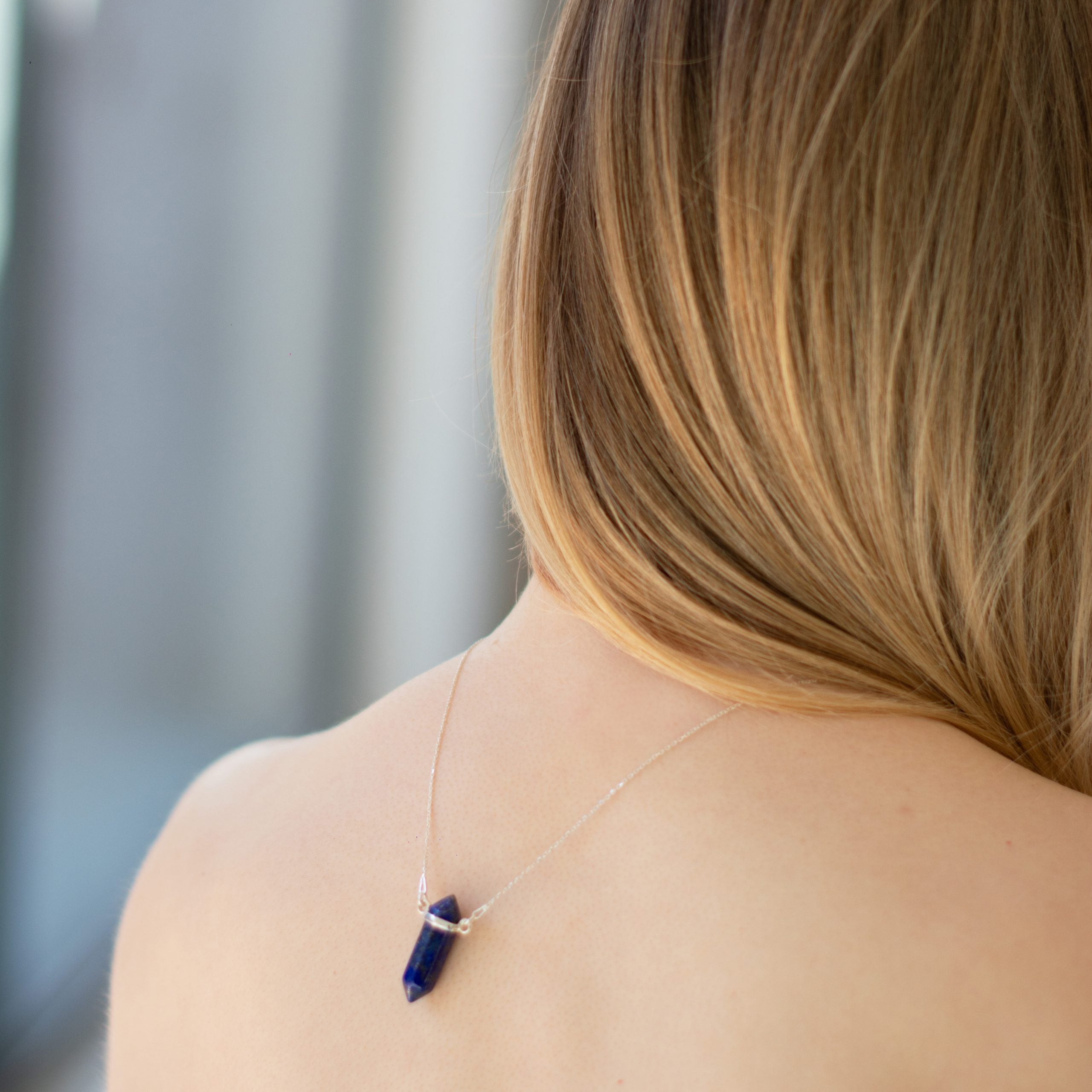 NASZYJNIK SREBRNY SOPEL Z LAPIS LAZULI