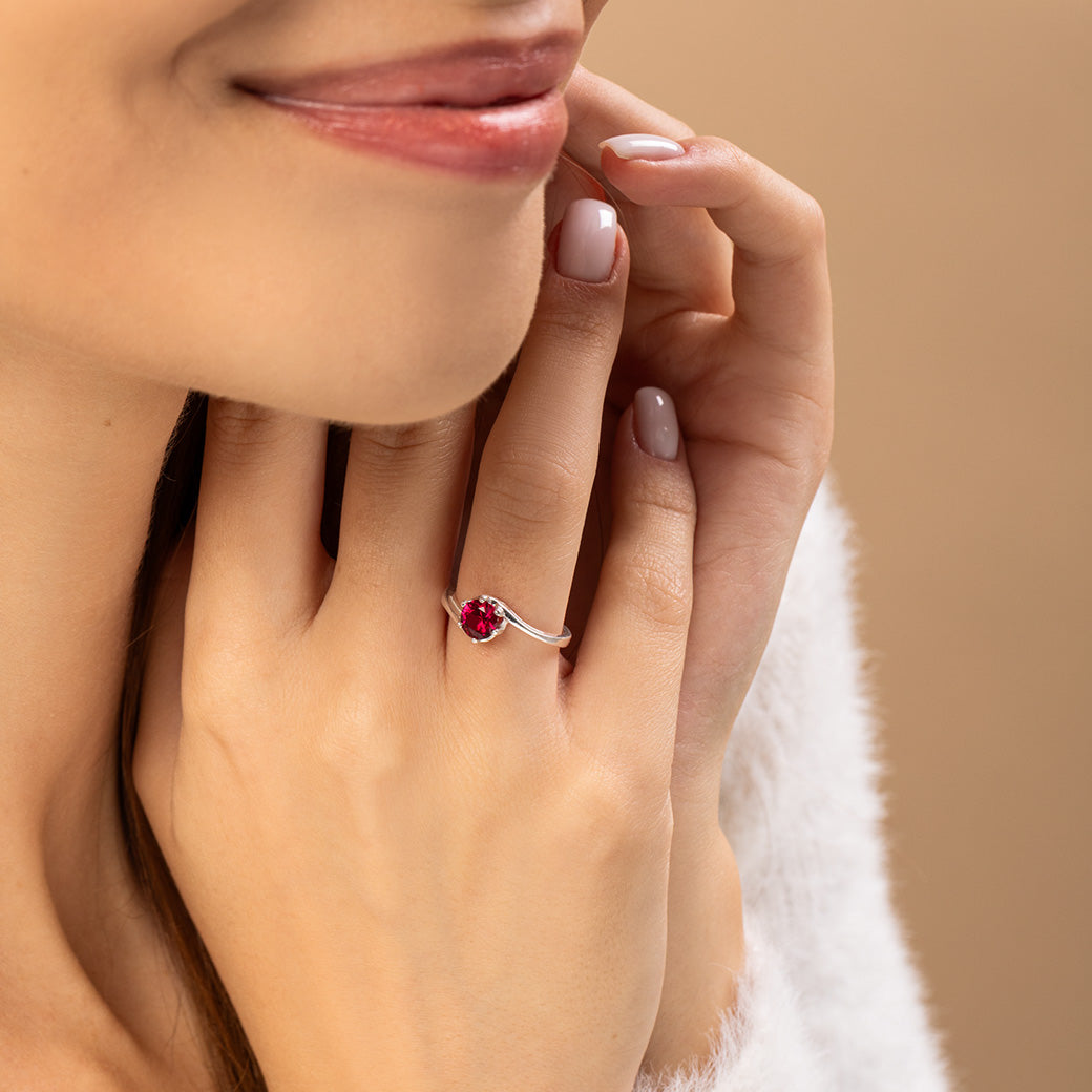 Pierścionek skręcony z cyrkonią rubinową Crystal Red