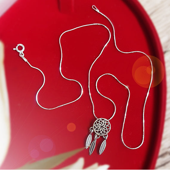 Naszyjnik z łapaczem snów