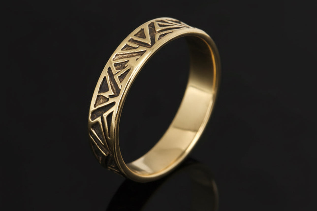 Obrączka zdobiona