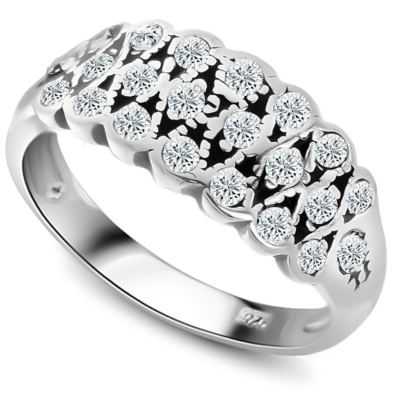 Pierścionek z białymi kamieniami