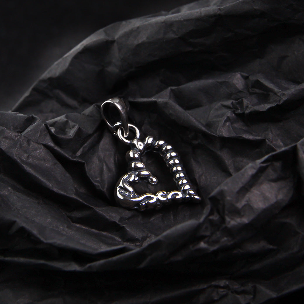 Wisiorek plecione serce