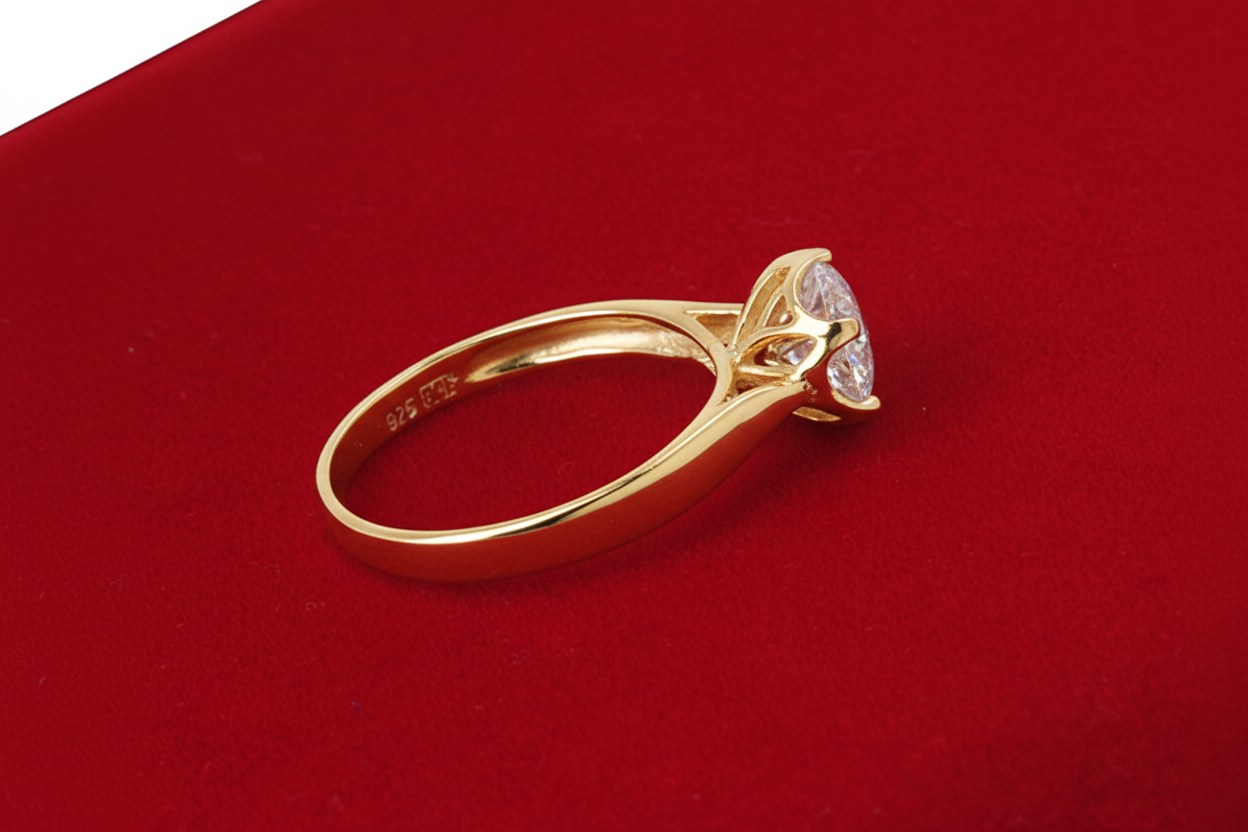 Pierścionek z białą cyrkonią 7mm